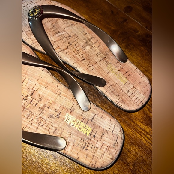 Michael Kors Brown Flip Flops Size 6 - Picture 4 of 5